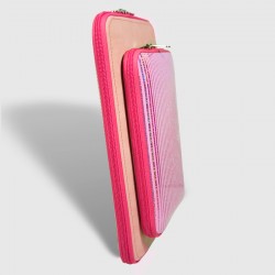 Bolso de mano para MacBooks Pro. "smart pink" by six-hands